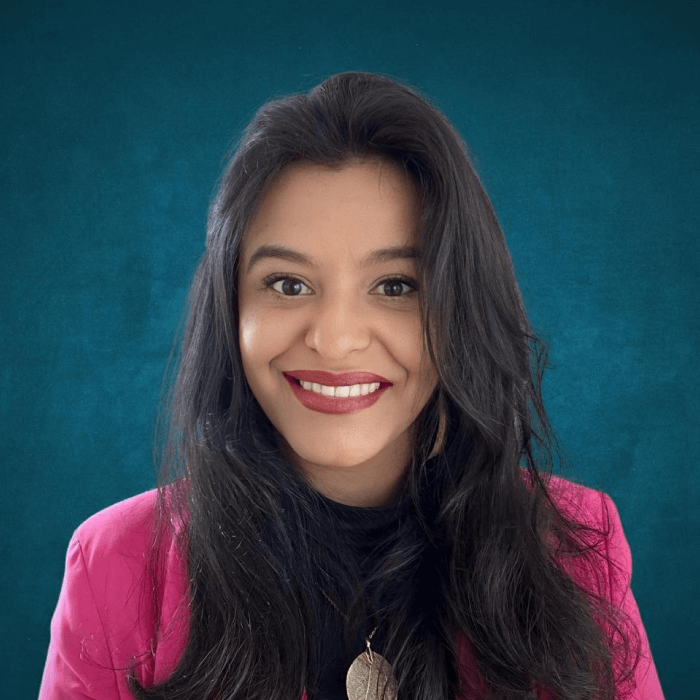 Dr. Karen Lorena Brugés Solórzano